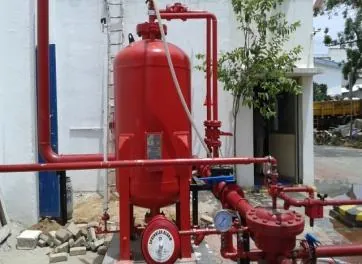 Foam tank and valve